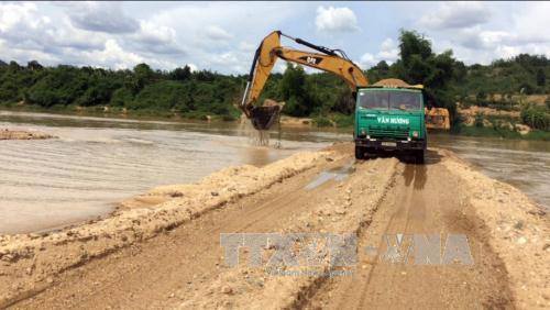 Kon Tum: Phát hiện doanh nghiệp ngang nhiên đắp đập trên sông để khai thác cát ảnh 1